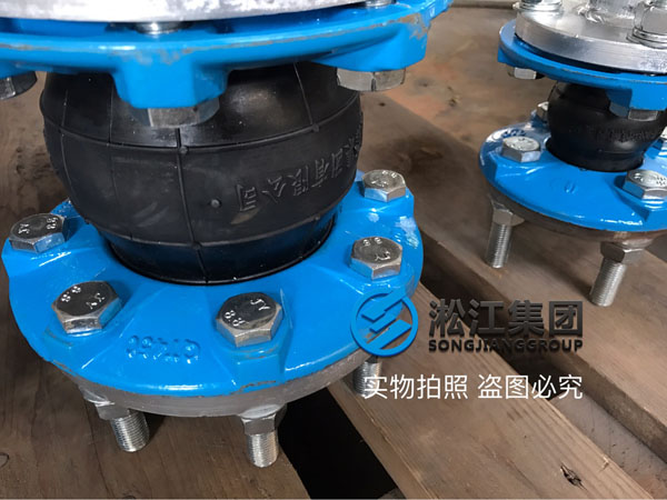 「2018」淞江集团新型橡胶补偿接头生产出来后的第一件事就是压力检测