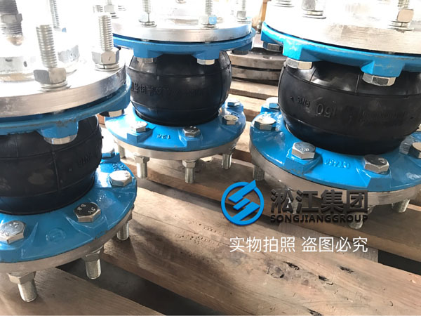 「2018」淞江集团新型橡胶补偿接头生产出来后的第一件事就是压力检测